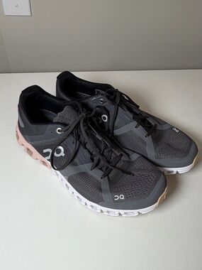 On Running On Cloud Women's 9.5 Trail Runners in Charcoal with Pink Accent